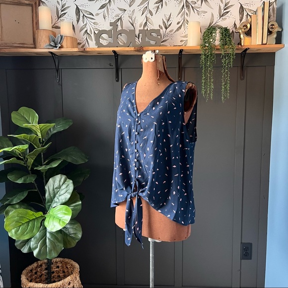 Lush Dadrien Tie Front Blouse, new with tags - Picture 1 of 10